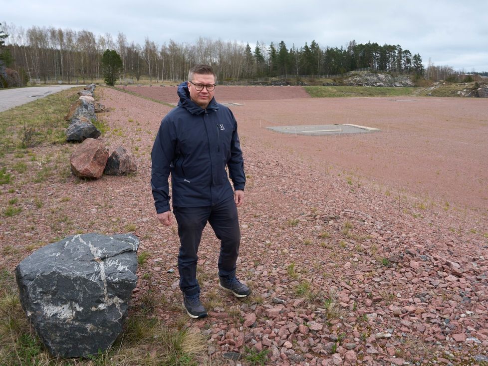 Blastrin terästehtaan taustalla ei ole isoa teollista toimijaa, vaan tehtaalle hankitaan vasta hankekehityksen myötä omistajat, teknologia, asiakkaat ja rahoittajat. Blastr palkkasi Antti Kaikkosen joulukuussa 2022 vetämään hanketta Suomessa.