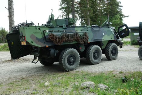 Puolustusvoimat esitteli ensimmäistä hankkimaansa Patria 6x6 -vaunua kesällä Santahaminassa.