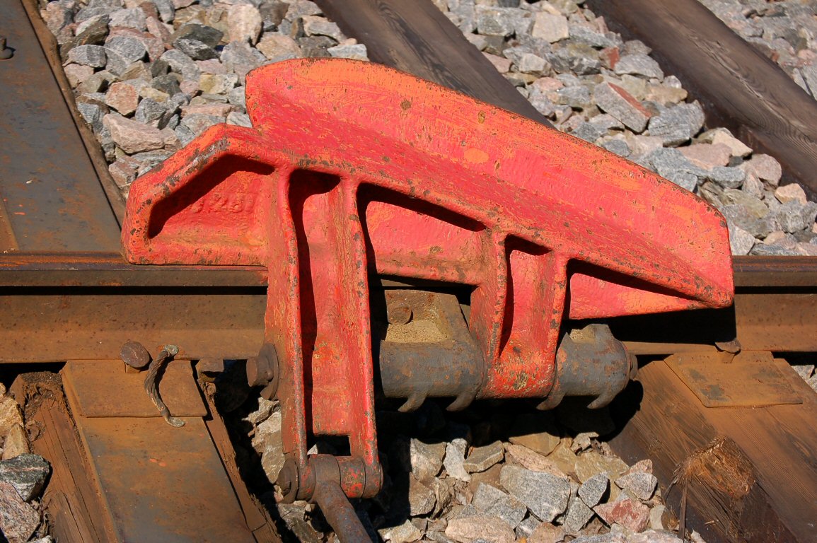 Derail_%28railway%29%2C_Finland.jpg