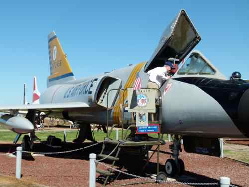 peering-into_F-106_Delta-Dart.jpg
