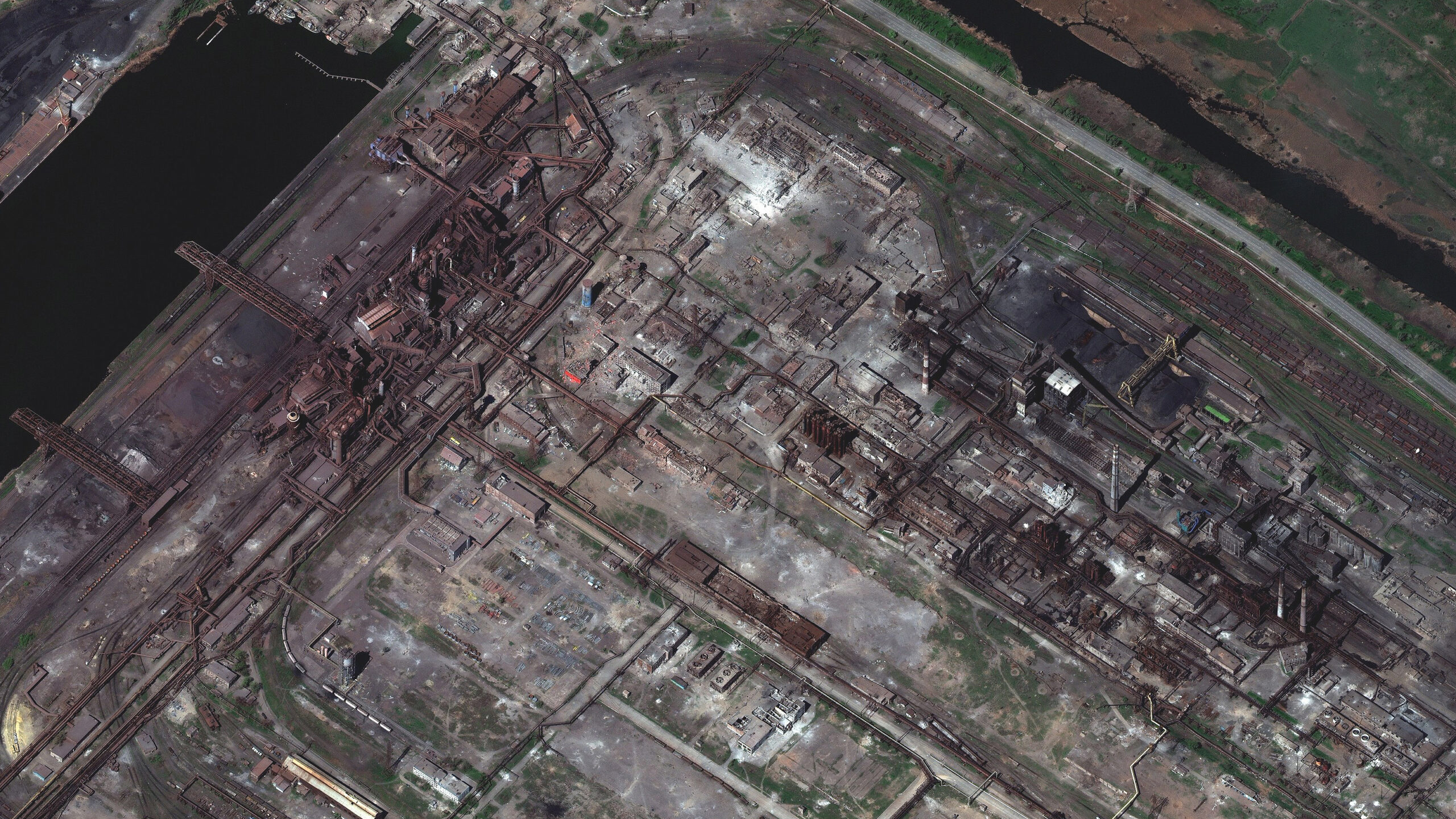 01_large-1overview-of-azovstal-steel-plant_mariupol-ukraine_29april2022_wv3-copy-1-scaled.jpg