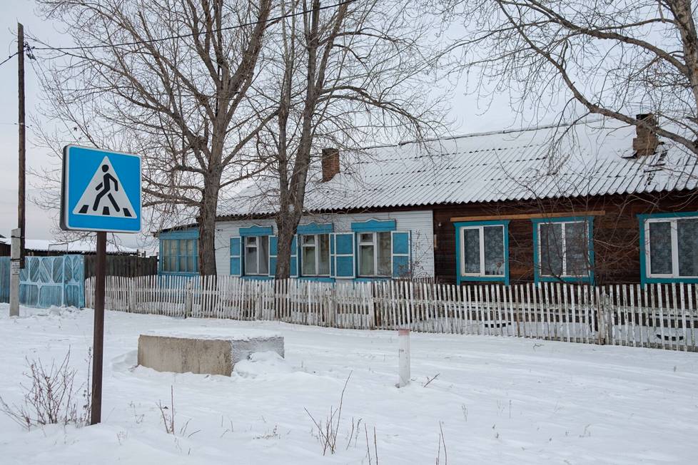 Nižnie Taltsy on noin viidentuhannen asukkaan venäläisenemmistöinen kylä Burjatiassa, puolen tunnin automatkan päässä pääkaupungista Ulan-Udesta.