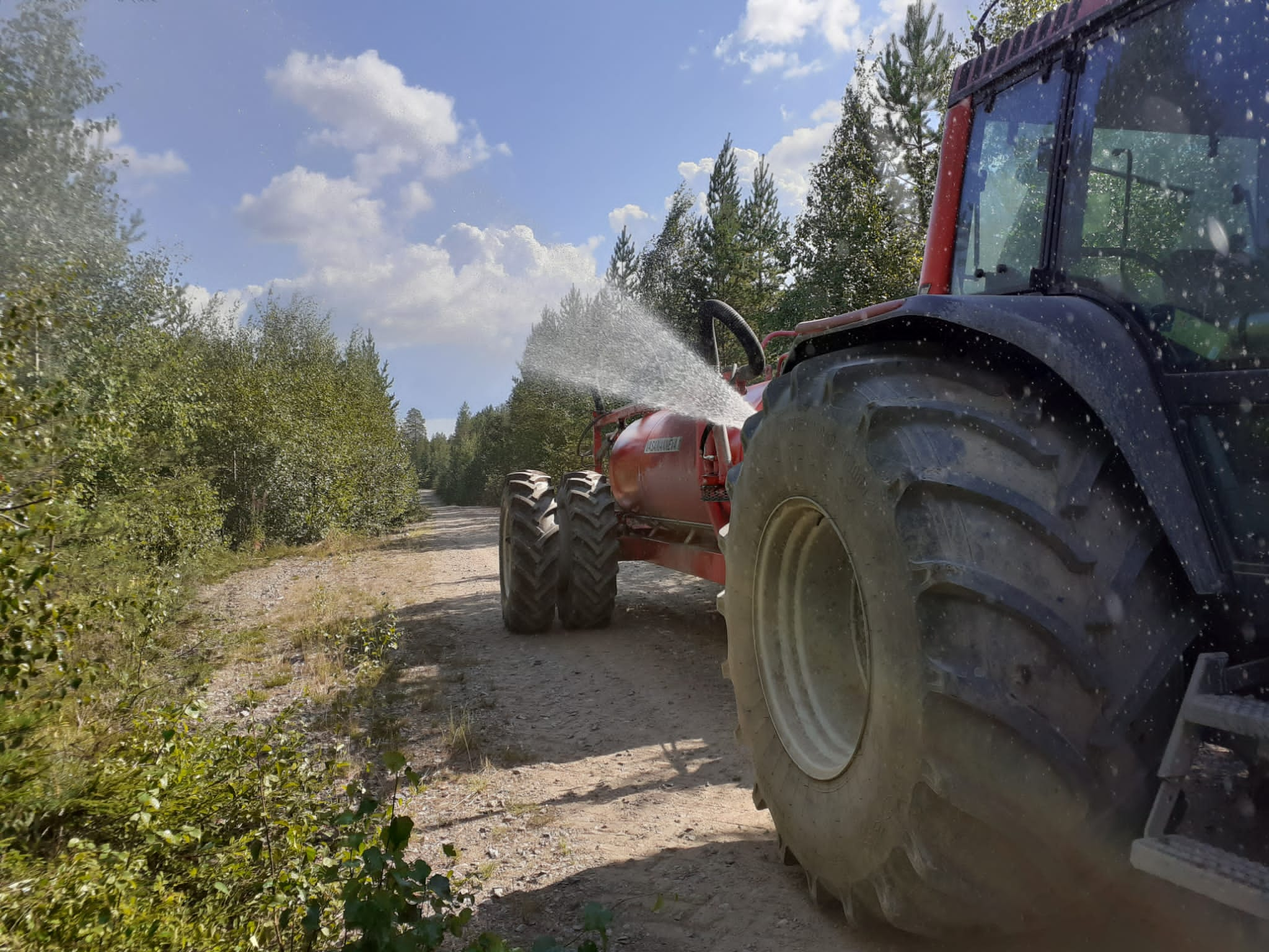 Turveyrittäjät hälytettiin apuun Kalajoen metsäpaloalueelle – ”Ei ole Elokapinaa tai vihreitä näkynyt”.