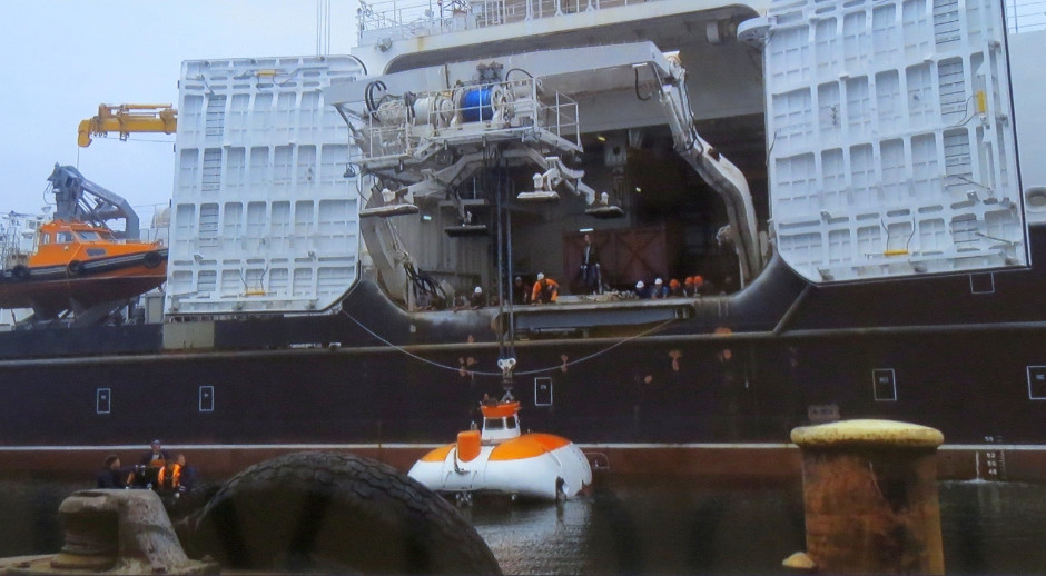 Yantar_sidelaunch_sub1.jpg