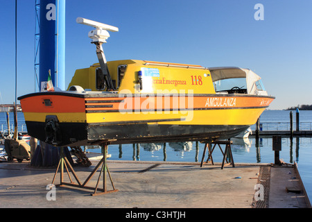 venezia-emergenza-ambulance-boat-in-repair-venice-c3htjh.jpg