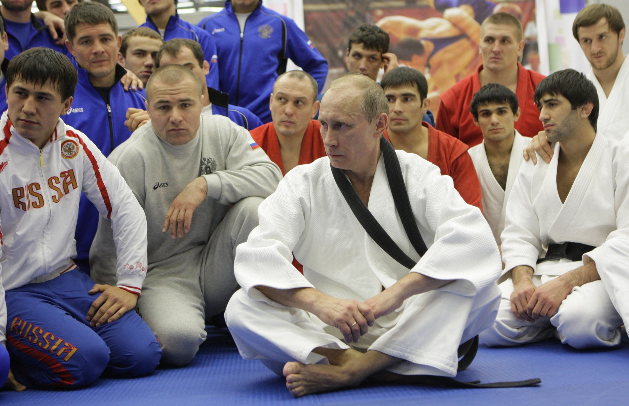 putin-judo-uniform.jpg