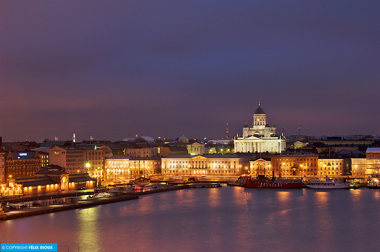 Helsinki-at-Night.jpg