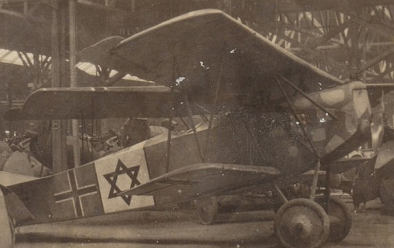 Fokker-DVII-mit-Davidstern-Foto-Archiv.jpg