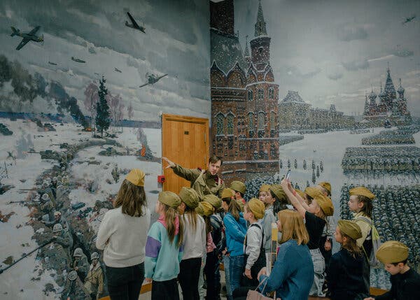 An adult guide describes to children a painting that illustrates a World War II battle in Russia’s successful fight against Nazi Germany. 