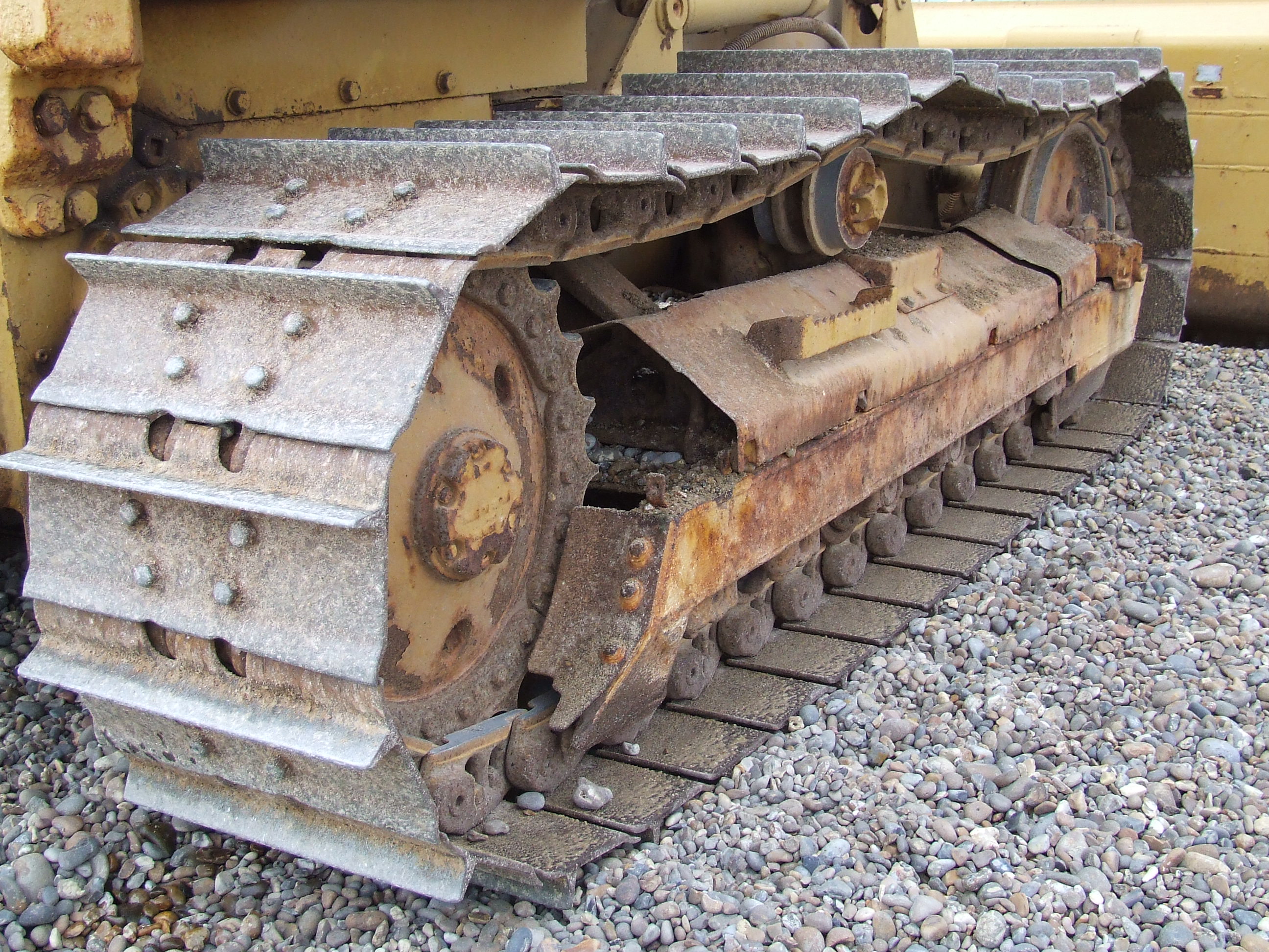 Caterpillar_track_shingle.JPG