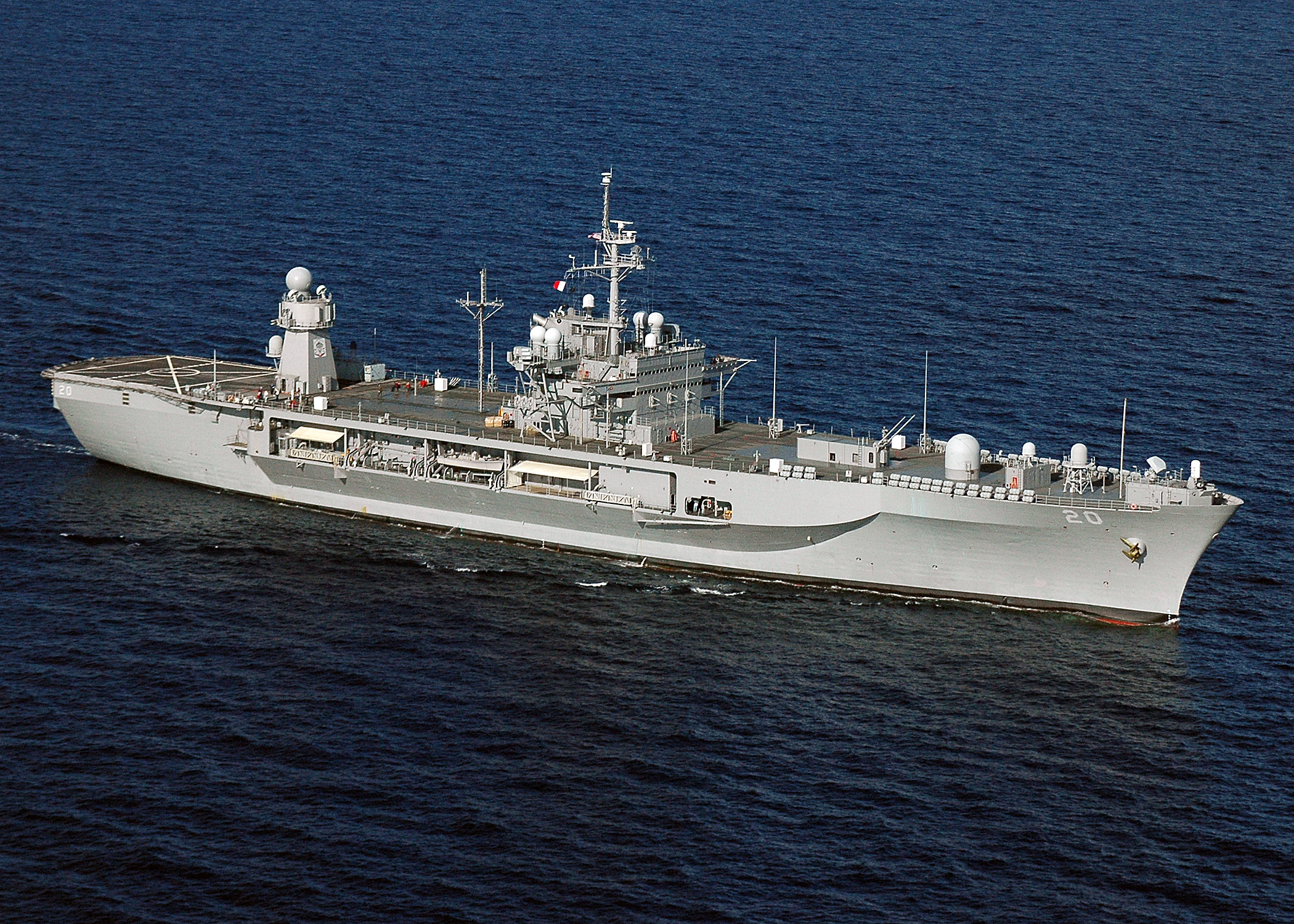US_Navy_051006-N-0057D-128_The_Sixth_Fleet_flagship_USS_Mount_Whitney_(LCC_20)_underway_in_the_Mediterranean_Sea_during_exercise_Destined_Glory_(Loyal_Midas)_2005.jpg