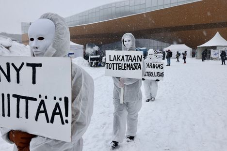 Convoy-mielenosoitus Kansalaistorilla Helsingissä 5. helmikuuta.