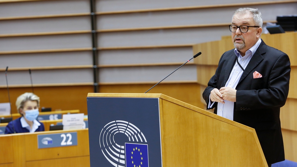 www.euractiv.com