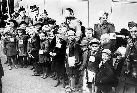 Finnish_war_children_in_Turku1.jpg