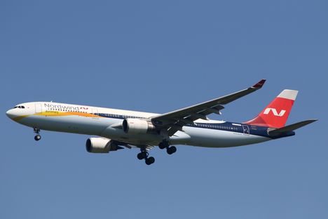 Venäläisen Nordwind Airlines -yhtiön Airbus A330-300 -lentokone laskeutui Pulkovon lentokentälle Pietarissa elokuussa 2013. Koneen rekisterinumero on venäläinen RA-73848, mutta ennen sodan tuomia pakotteita se oli bermudalainen VP-BUH.