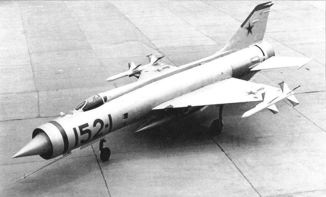 Mikoyan-Gurevich-Ye-152-1.jpg