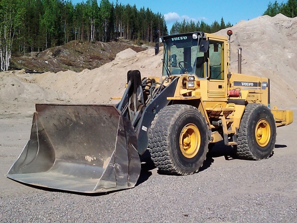kauhakuormaaja_Volvo_L120C_2.jpg