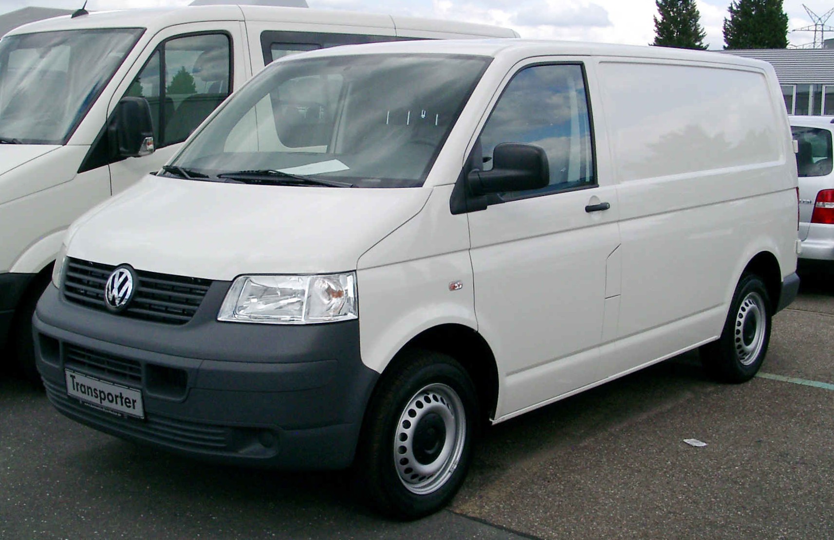 VW_T5_Transporter_front_20080811.jpg