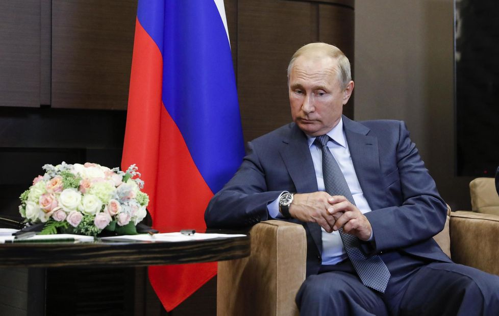 Presidentti Sauli Niinistön ja Vladimir Putinin tapaamisessa Putinin kesäresidenssissä Sotšissa elokuussa 2018 Putinin ranteessa oli todennäköisesti Blancpain Grande Date Aqua Lung -kello. Sellaisen hinta on arviolta 10 000 euroa.