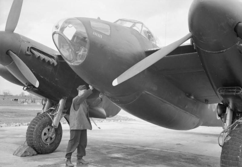 Royal_Air_Force_Bomber_Command%2C_1942-1945._CH12624.jpg