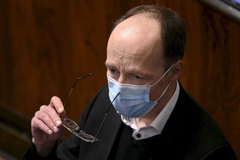 Ulkoasiainvaliokunnan puheenjohtaja Jussi Halla-aho vaatii Ukrainalle raskaita aseita.