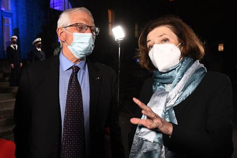 EU:n korkea edustaja Josep Borrell ja Ranskan puolustusministeri Florence Parly EU:n puolustusministerikokouksessa Brestissä keskiviikkona. 