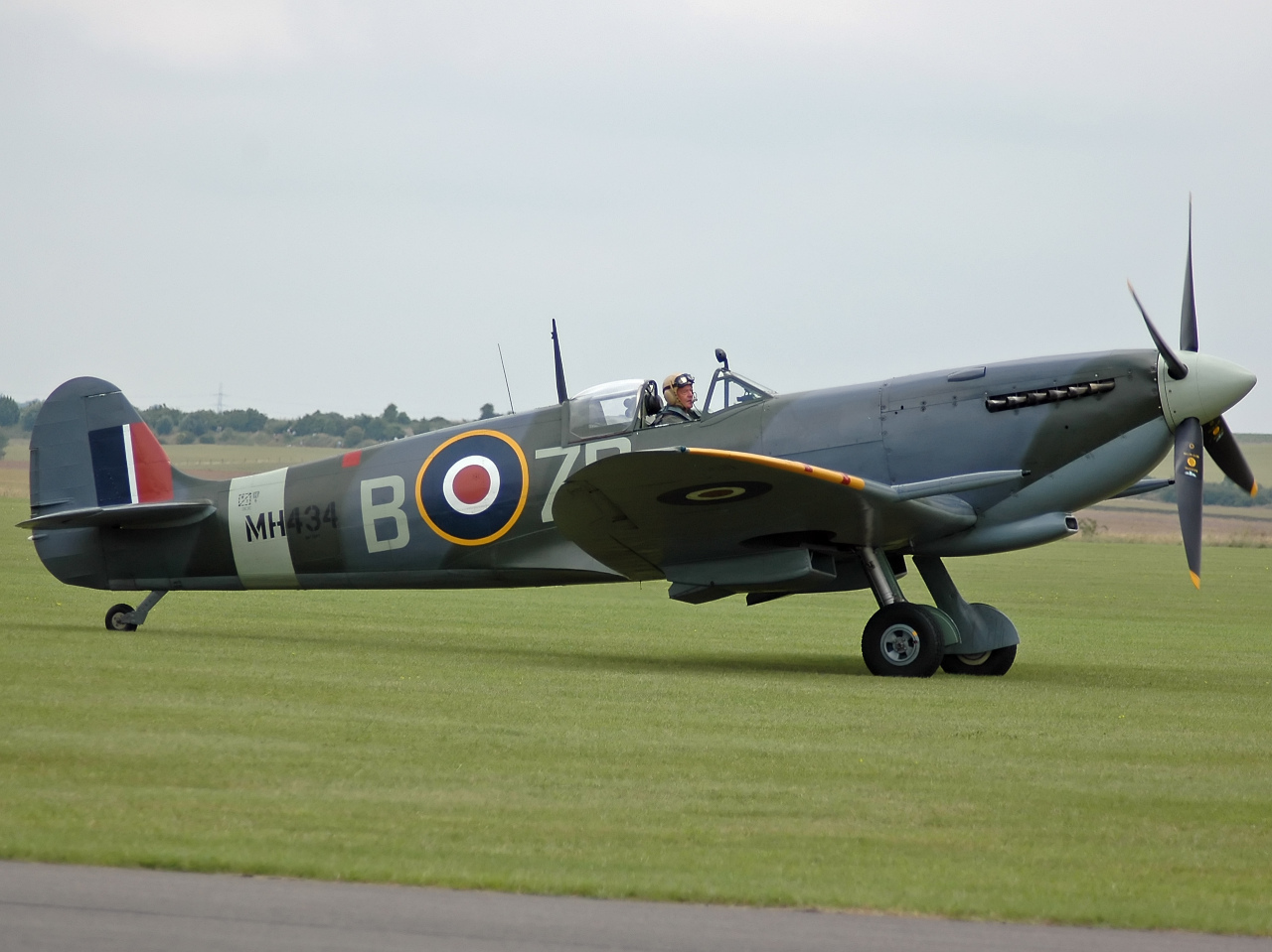Spitfire_LF_IXC_MH434.jpg