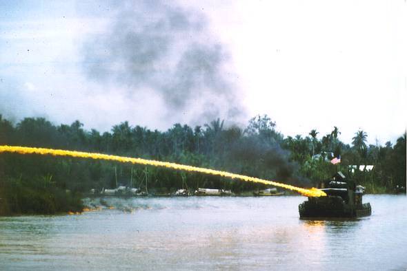 US_riverboat_using_napalm_in_Vietnam.jpg