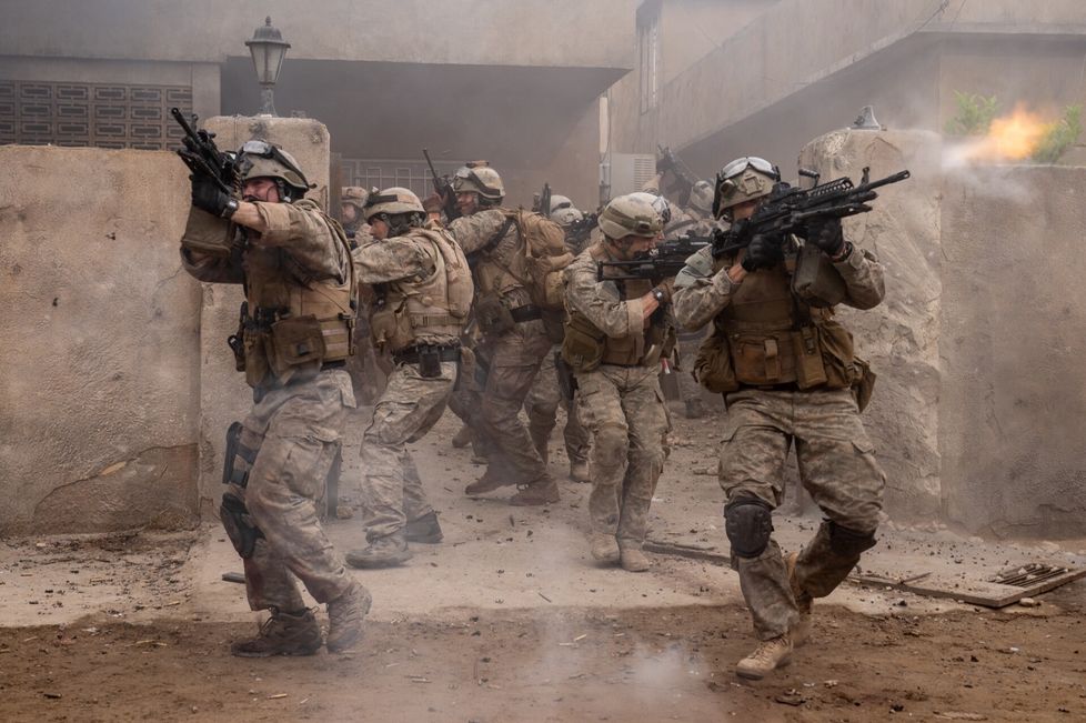Warfare-elokuva perustuu tositapahtumiin ja kertoo realistisesti Yhdysvaltain laivaston erikoisjoukkojen operaatiosta Irakin Ramadissa marraskuussa 2006.