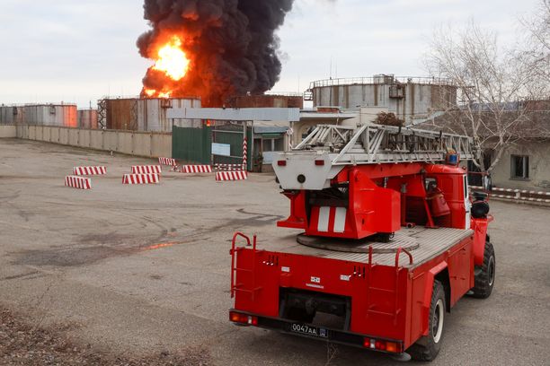 Öljysäiliö räjähti tulituksessa Luganskissa 7. maaliskuuta. 