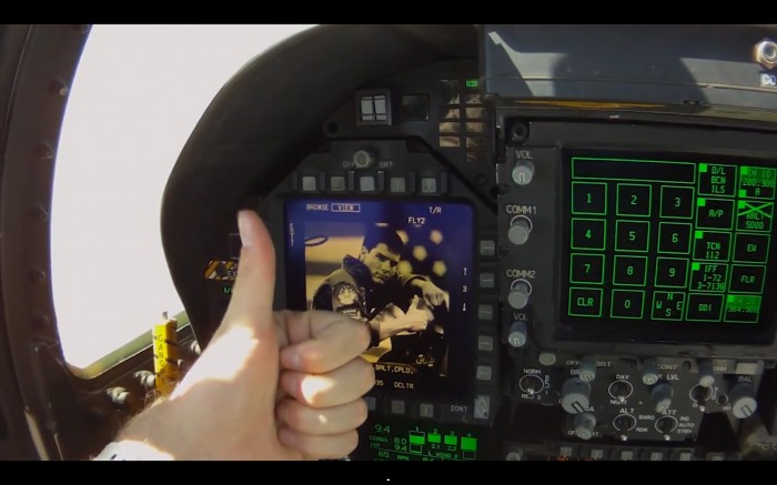 topgun-thumbsup-700x437.jpg