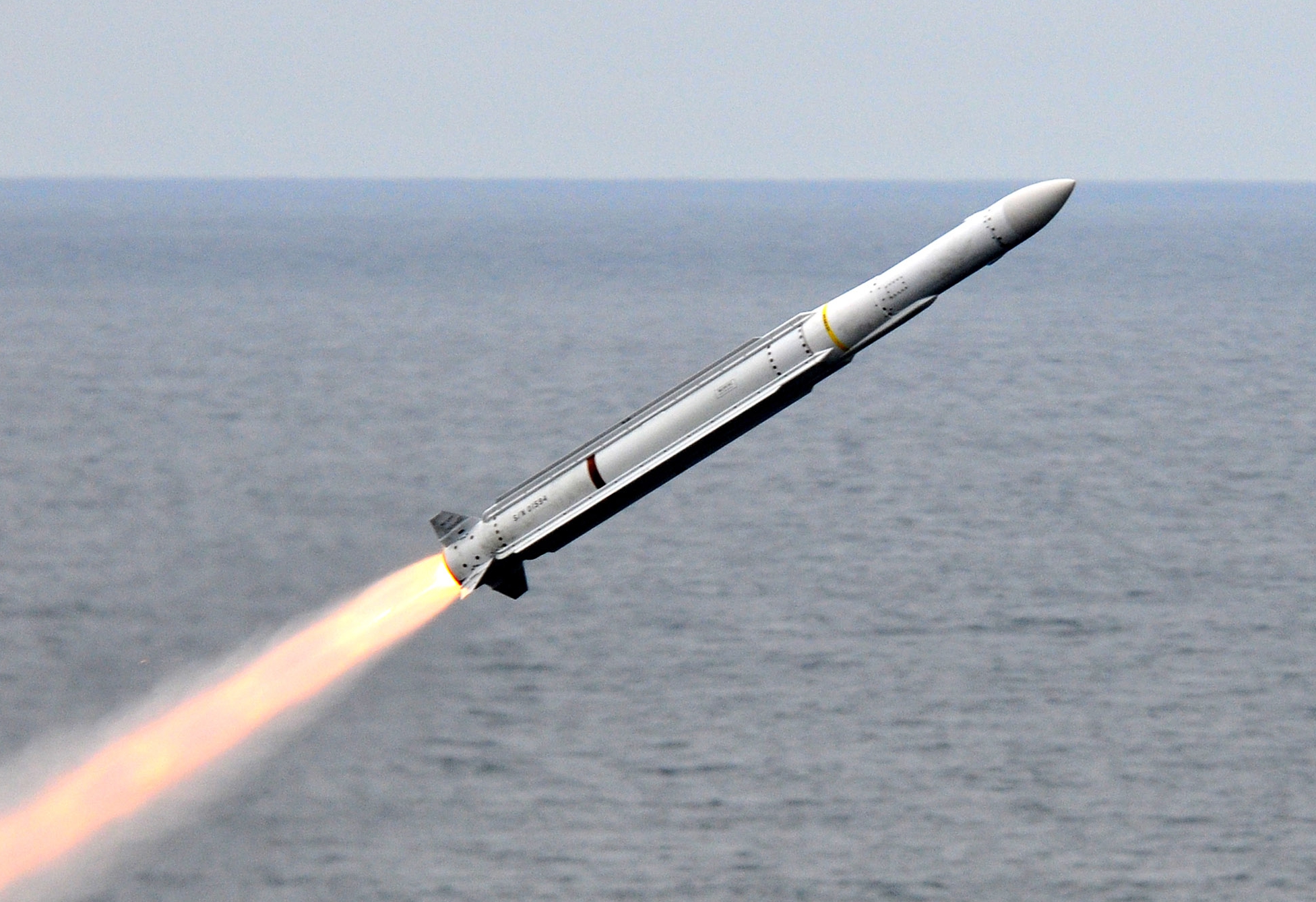 RIM-162_ESSM_launched_from_USS_Carl_Vinson.jpg