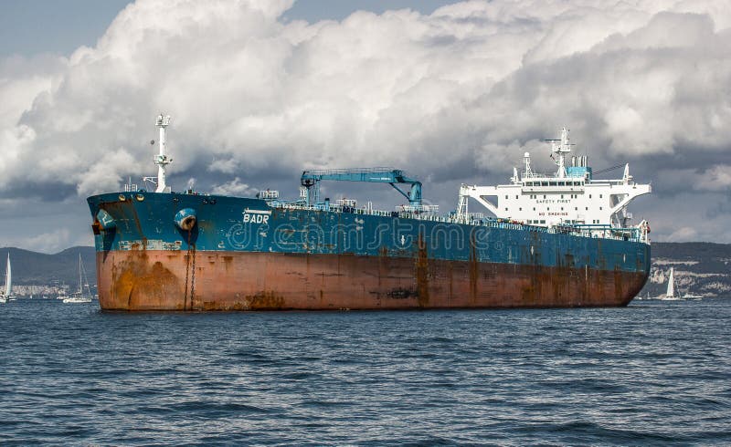 empty-tanker-sea-27419100.jpg