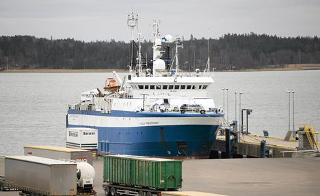 Nikolay Trubyatchinsky -tutkimusalus Naantalin satamassa 25. maaliskuuta.