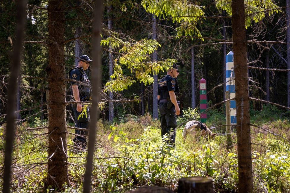 Rajavartiolaitoksen rajapartio Hoilolassa Joensuun liepeillä kesäkuun alussa. Kevät ja alkukesä on sujunut maastorajalla rauhallisesti.