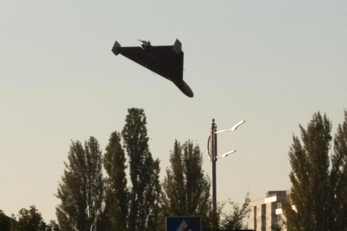 Iranilaisvalmisteinen drooni Kiovan yllä.