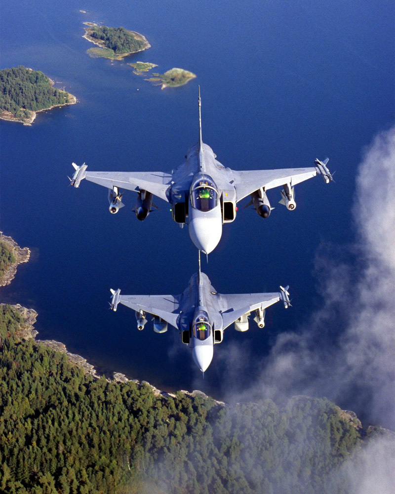 AIR_JAS-39_Gripens_AGM-65_RBS-15_Taurus_Frontal_lg.jpg