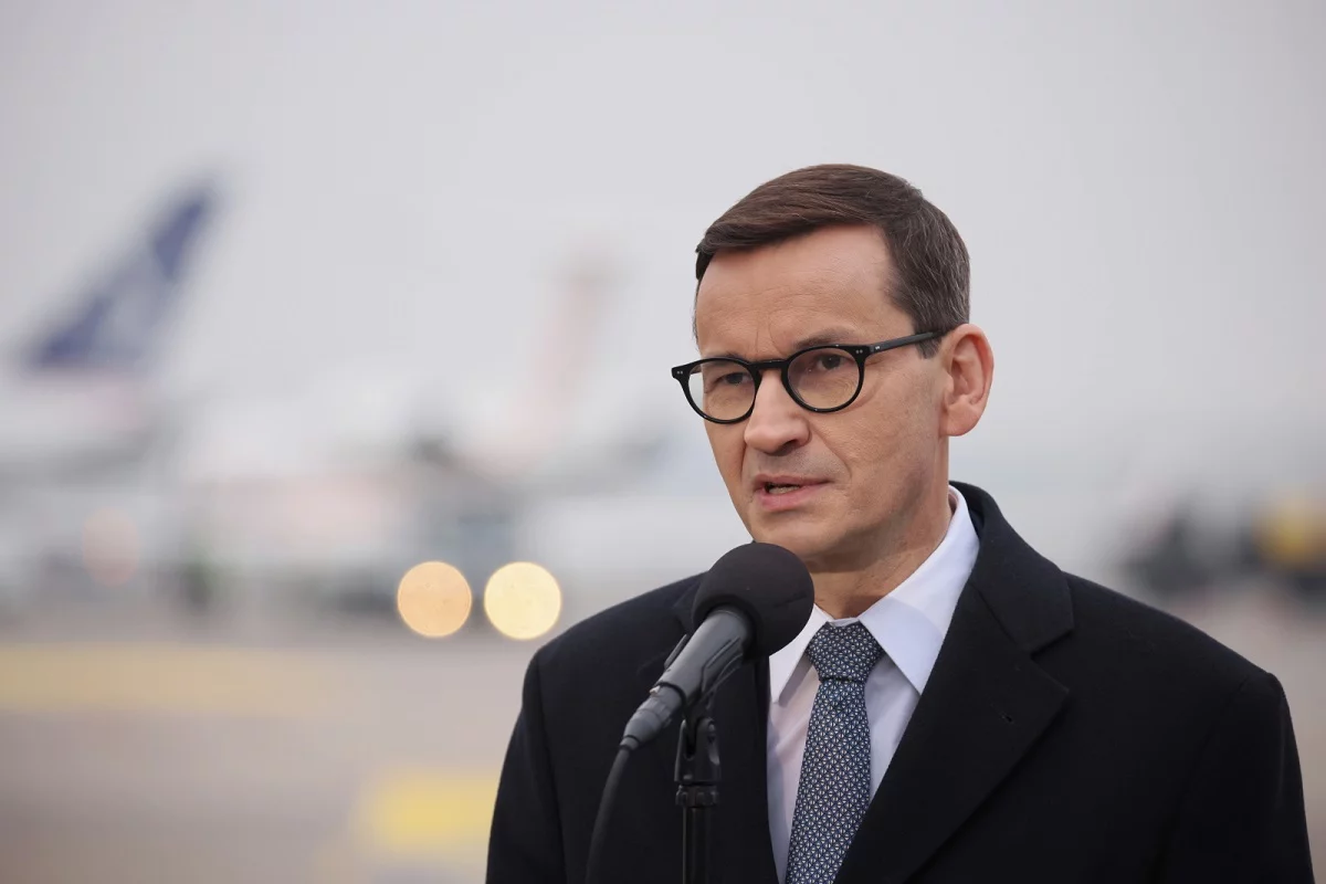 Polands Prime Minister Mateusz Morawiecki talks to reporters at Warsaw Okęcie airport, ahead of his trip to London and Oslo on Tuesday.