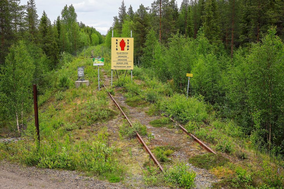 Sallan rata päättyy rajavyöhykkeelle noin kilometrin päässä nykyisestä rajanylityspakasta. 
