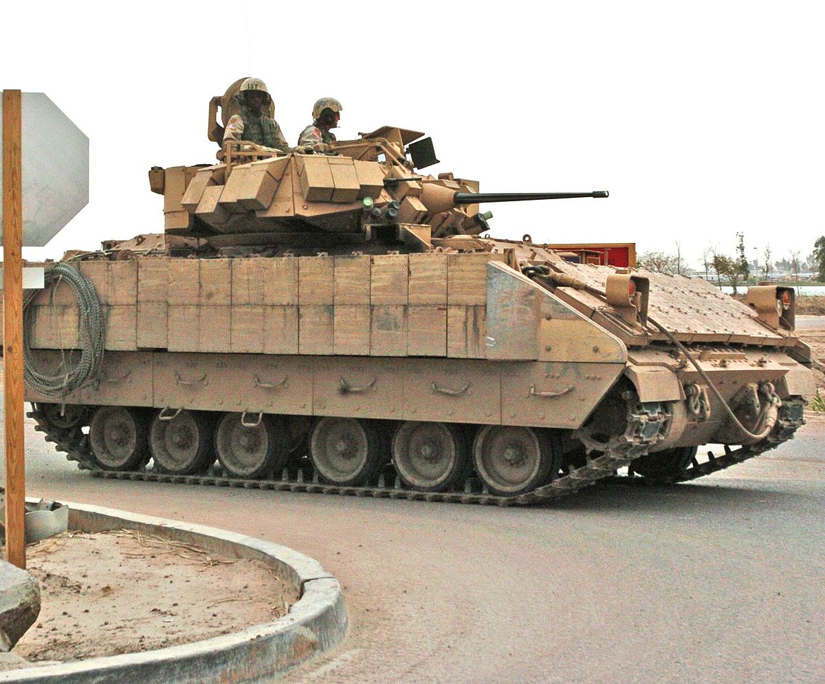 1200px-M2_Bradley.jpg