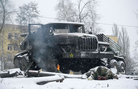 Heti Venäjän hyökkäyksen alussa Harkovan alueella kuvattu venäläiselle 200. jalkaväkiprikaatille kuulunut tuhottu raketinheitin. 