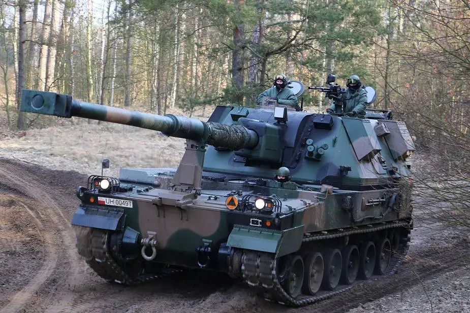 Krab_155mm_howitzers_donate_by_Poland_are_now_deployed_by_Ukrainian_army_925_001.jpg