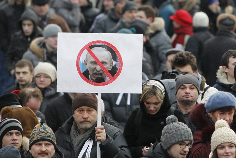 putin-protesters.jpg