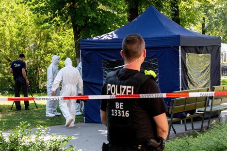 Saksalaiset viranomaiset tutkivat berliiniläistä puistoa elokuussa sen jälkeen, kun Zelimhan Hangoshvili oli ammuttu kuoliaaksi.
