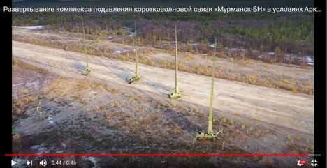 Neljän Murmansk BN -maston ryhmä Kitsan entisellä lentokentällä.