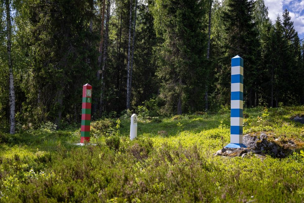 Poikkeuslain nojalla valtioneuvosto voisi yhteistoiminnassa tasavallan presidentin kanssa estää ihmisiä tilapäisesti hakemasta kansainvälistä suojelua Suomen valtakunnanrajalla ja sen välittömässä läheisyydessä.