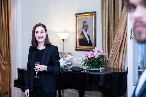 Pääministeri Sanna Marin (sd) järjesti illanvieton pop-piirien vaikuttajille Kesärannassa lokakuussa 2021.