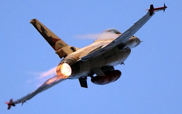 An Israel Air Force F-16, December 31, 2015 (Ofer Zidon/Flash90)