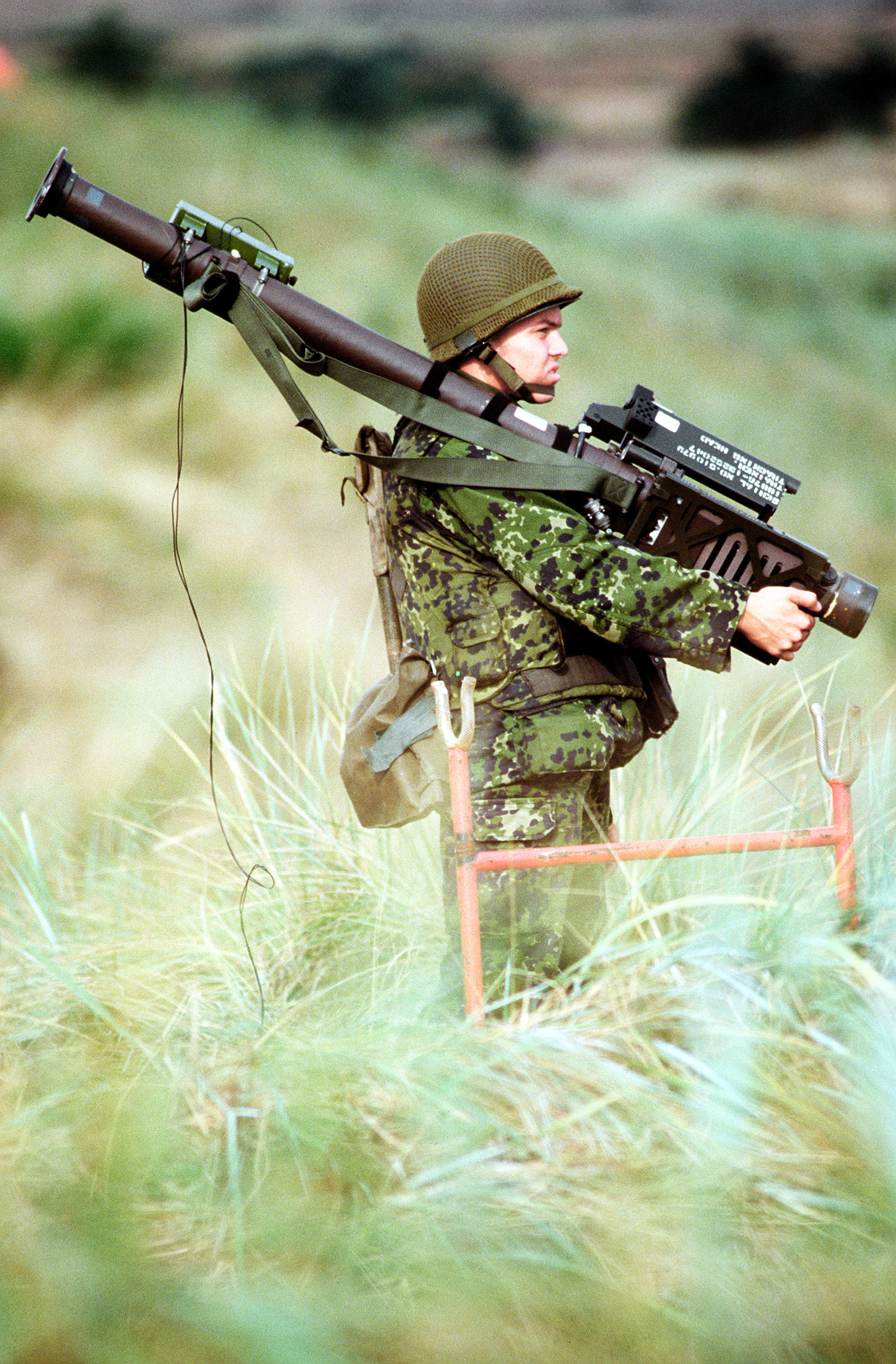 Danish_soldier_with_a_Stinger_MANPAD.JPEG