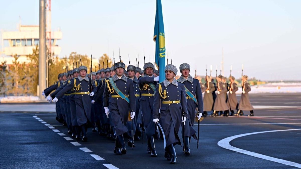 Guard of honour at the airport, November 2024